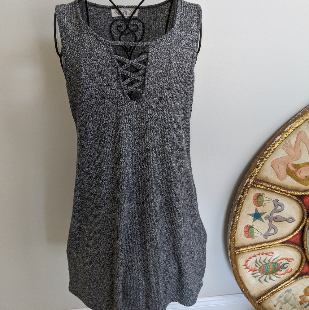 LIGHTWEIGHT GREY DRESS WITH CORSET STRAP DETAIL